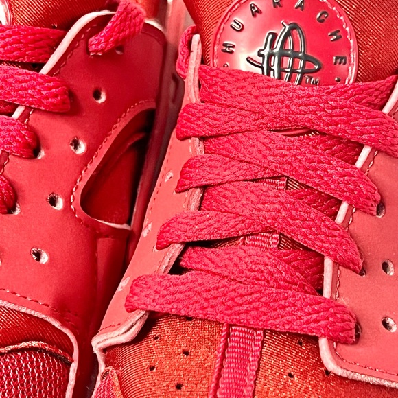 Nike Air Huarache Tennis Shoes - Picture 3 of 13